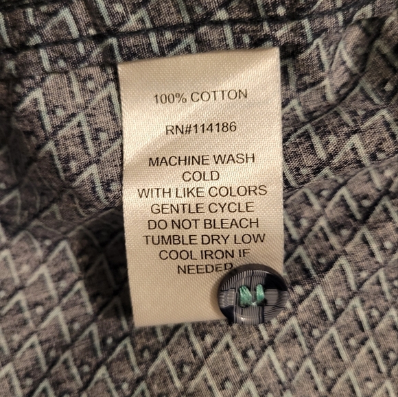 Mens short sleeve button down size XL with geometric design - Picture 4 of 7